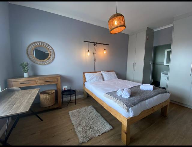 2 BEDROOM APARTMENT TO LET IN BEACHFRONT